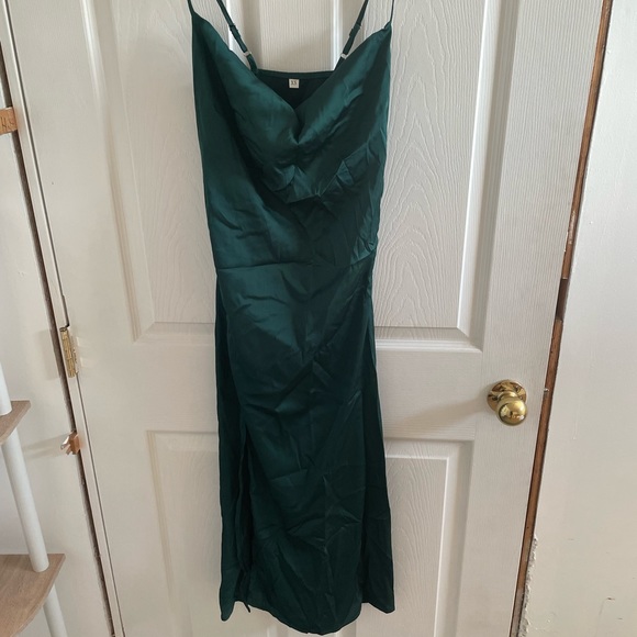 Dresses & Skirts - Green midi dress